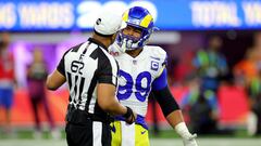INGLEWOOD, CALIFORNIA - FEBRUARY 13: Aaron Donald #99 of the Los Angeles Rams talks to referee Ronald Torbert #62 in the second half during Super Bowl LVI at SoFi Stadium on February 13, 2022 in Inglewood, California.   Kevin C. Cox/Getty Images/AFP
== FOR NEWSPAPERS, INTERNET, TELCOS & TELEVISION USE ONLY ==