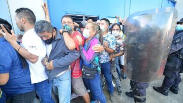 A pesar de la emergencia sanitaria, provocada por la pandemia de coronavirus, cientos de aficionados acudieron al Cuscatlán para agotar las entradas de la final entre Alianza y Águila.