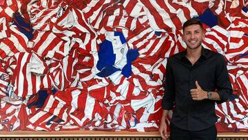 Mariano Gómez posando en su presentación con el Atleti B