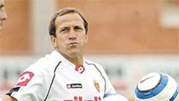 <b>QUIERE FICHAJES. </b>Víctor Muñoz prepara el equipo para la próxima temporada.