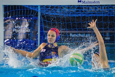 En el agua, la ignota Rumanía; en la mente, Holanda, vieja conocida