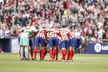 Conjura de la plantilla del Atlético de Madrid antes del inicio de partido. 