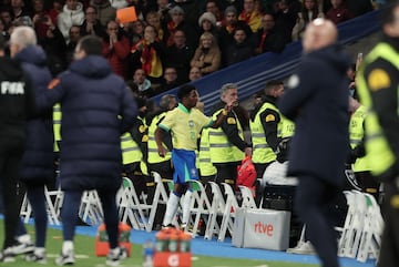 Endrick celebra su primer gol en el Bernabéu.