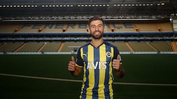 El cuadro angelino hizo oficial el traspaso del delantero uruguayo hacia el club turco, al que se unirá de inmediato, luego de cerrar su préstamo con opción a compra.