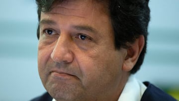 AME3214. BRASILIA (BRASIL), 16/04/2020.- El ahora exministro de Salud de Brasil, Luiz Henrique Mandetta, habla en una rueda de prensa este jueves tras ser destituido por el presidente Jair Bolsonaro, en brasilia (Brasil). Henrqiue Mandetta insistió