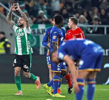 El lateral bético jugó más adelantado y fue letal cerca del área. Hizo un partido muy completo.