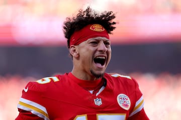 Cuando los Chiefs apostaron por un joven de 21 años en el Draft de 2017 nadie imaginaba que el nacido en Tyler, Texas, iba a convertirse en el pasador histórico de la franquicia en menos de ocho temporadas. Las marcas de más yardas por pase y más lanzamientos de touchdown le pertenecían a Len Dawson, histórico jugador que fue parte de la organización de 1962 a 1975. Durante el Juego de la Semana 1 contra Baltimore rompió el récord de yardas en temporada regular con un pase a Travis Kelce. Mientras que el TD histórico lo consiguió en la Semana 13 contra los Raiders en conexión con Justin Watson.