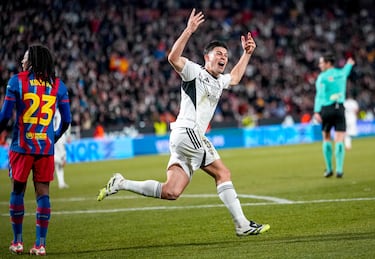 1-2. Javi Moreno celebra el tanto.