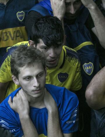 Tristeza en los aficionados de Boca tras la derrota de su equipo.