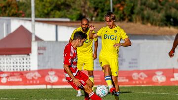 David García durante el amistoso de pretemporada que enfrentaba al Cádiz y al Granada en el Municipal de Chiclana.