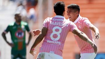El volante marcó un doblete -dos golazos- y el arquero fue fundamental para ganar los tres puntos en El Salvador. El cuadro de Paulucci le mete presión a Colo Colo.