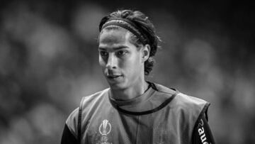 BRAGA, PORTUGAL - OCTOBER 06: (Editor’s Note: This image has been converted to black and white.) Diego Lainez of Braga in action during the warmup during the UEFA Europa League group D match between Sporting Braga and Royale Union Saint-Gilloise at Estadio Municipal de Braga on October 6, 2022 in Braga, Portugal. (Photo by Octavio Passos/Getty Images)