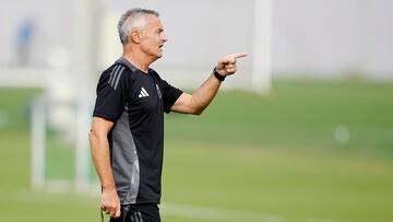Fran Escribá durante un entrenamiento con el Granada.