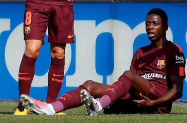 Barcelona players emerge with shirts supporting Dembélé