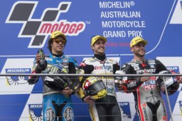 Podio de Moto2: Thomas Luthi primero, Franco Morbidelli segundo y Sandro Cortese tercero.