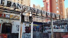 Bar en Benidorm de seguidores del Rangers incendiado por hinchas del Celtic.
