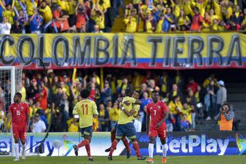 Colombia vence a Panamá en el estadio El Campín en amistoso de preparación para la Copa América de Brasil.