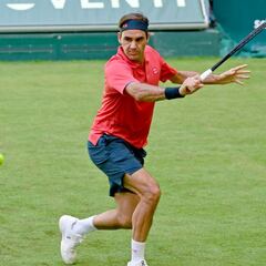 Federer arranca en hierba con victoria ante Ivashka