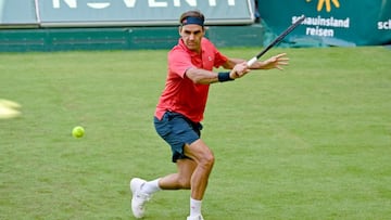 Federer arranca en hierba con victoria ante Ivashka