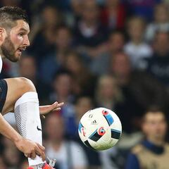 Centro de Didier Deschamps y ¡golazo de André-Pierre Gignac!