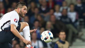 Centro de Didier Deschamps y ¡golazo de André-Pierre Gignac!