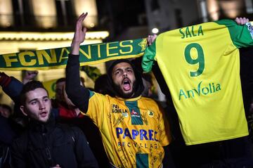 FC Nantes football club supporters gather in Nantes after it was announced that the plane Argentinian forward Emiliano Sala was flying on vanished during a flight from Nantes in western France to Cardiff in Wales, on January 22, 2019. - The 28-year-old Ar