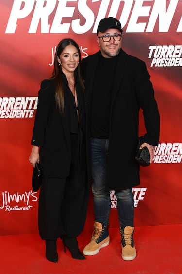 Kiko Rivera y Lola García durante la premier de la película 'Torrente Presidente' en los Cines Callao. 
 
 
 
