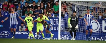 Sergio, en el centro, celebra el gol con el que se ganó a la Ponferradina y cerró virtualmente la salvación del Leganés aquella temporada.  