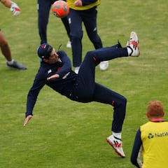 La selección inglesa de críquet 'ensaya' la chilena de Bale