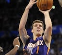 Goran Dragic, lesionado, dirige el triunfo de los Phoenix Suns