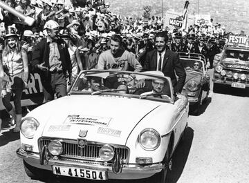 Jacques Anquetily Federico Martín Bahamontes durante u nhomenaje en la Setmana Catalana.