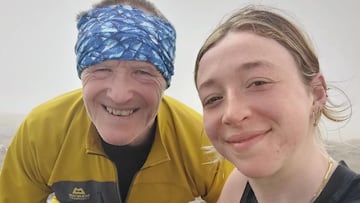 La instructora de esquí Andrea Marshall en lo alto de una montaña