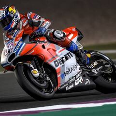 Aviso de Dovizioso a Márquez, con Petrucci y Rins pegados a él