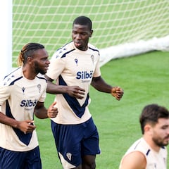 Kouamé se queda en el Cádiz