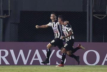 Blas Diaz anotó el primer gol de la noche para el Deportivo Santaní