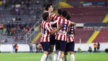 Tapatío festeja uno de sus goles ante Atlante en el Campeón de Campeones