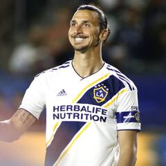 Napoli waiting on Ibrahimovic