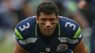 El quarterback Russell Wilson seguirá vinculado cuatro más a los Seattle Seahawks.