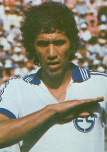 Muchos comparaban a Jovel con Franz Beckenbauer, ya que fue uno de los mejores zagueros de su época. Gracias a él, El Salvador llegó a participar en el Mundial 1982 en España.