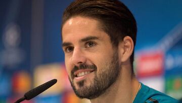 MADRID, SPAIN - OCTOBER 16:  Isco of Real Madrid speaks to the media during the Real Madrid Press Conference at the Valdebebas training ground on October 16, 2017 in Madrid, Spain.  (Photo by Denis Doyle/Getty Images)