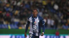 AME6554. PACHUCA (MÉXICO), 11/09/2022.- Romario Ibarra de Pachuca festeja su gol, durante el encuentro de la jornada 14 del torneo Apertura 2022 de la Liga MX del fútbol mexicano entre Pachuca y Tijuana a celebrarse en el estadio Hidalgo de la ciudad de Pachuca (México). EFE/David Martinez Pelcastre
