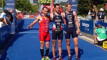 Ruzafa, a la izquierda, junto a Forissier y Kocar.