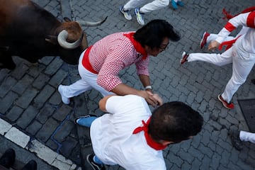 Imágenes del quinto encierro de los Sanfermines 2022 con la ganadería de Cebada Gago. La carrera ha sido complicada y ha dejado varios heridos y caídas.