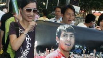 <b>ÉXITO. </b>El Atlético fue a China hace cuatro años y Agüero era ya un ídolo local.