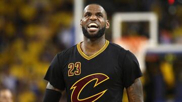 LeBron James, durante el último partido de la que podría ser su penúltima temporada con Cleveland.