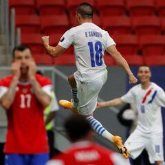 Chile cae ante Paraguay y avanza exhibiendo su peor cara en la Copa