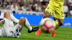 Ramos fails to con the ref and concedes handball penalty