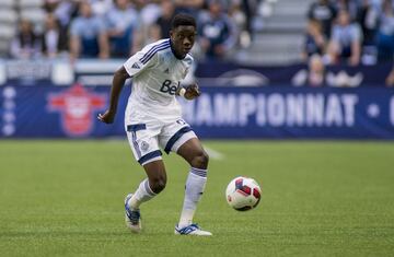 El fenómeno de la MLS, de sólo 16 años, ya es internacional con Canadá. Nació en un campamente de refugiados, sus padres siendo de Liberia.