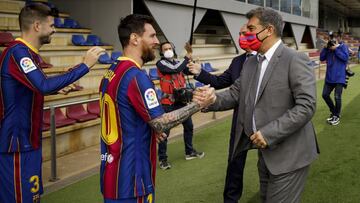 Joan Laporta, en la Ciutat Esportiva saludando a Leo Messi en una imagen de archivo.