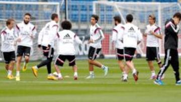 Khedira, en el centro de la imagen, con sus compañeros.